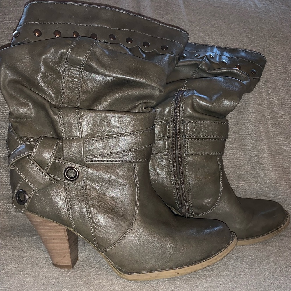 Grey boots